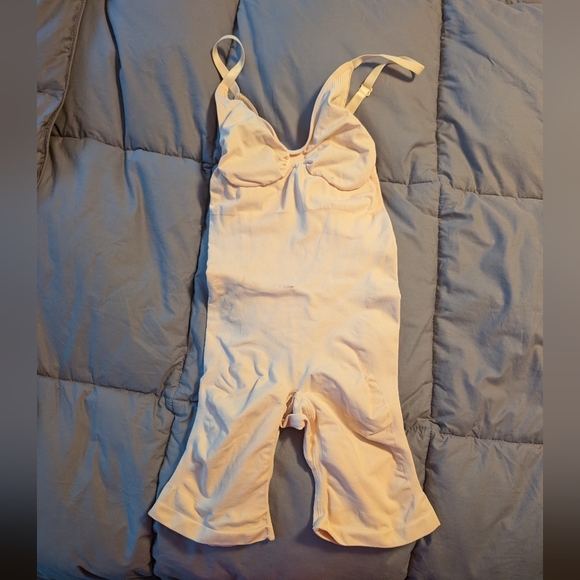 Seamless Sculpt Mid Thigh Bodysuit - Picture 2 of 2